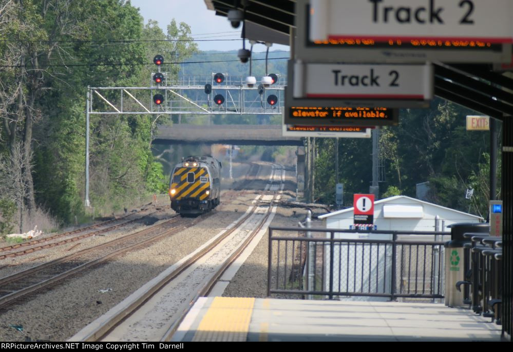 AMTK 9636 on the approach as train 461